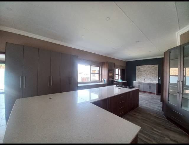 3 BEDROOM HOUSE TO LET IN SONNEVELD